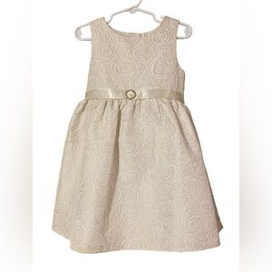 La Princess Cream Girls Dress Size 4t Lined Sleeveless Metallic Button Up Party